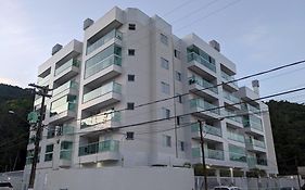 Apartamento VIP Toninhas Lumiere